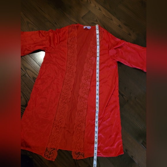 2 PC Lacy & Silky Nightie and Robe, Never Worn - Picture 11 of 11